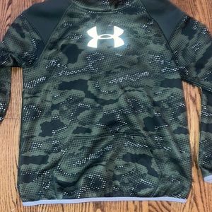 Under armor green sweatshirt with a glittery logo